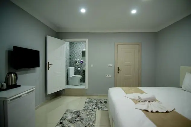 (B) Standard Double Room