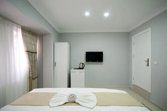 (B) Standard Double Room