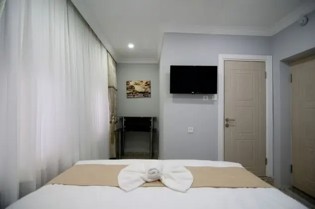 (B) Standard Double Room