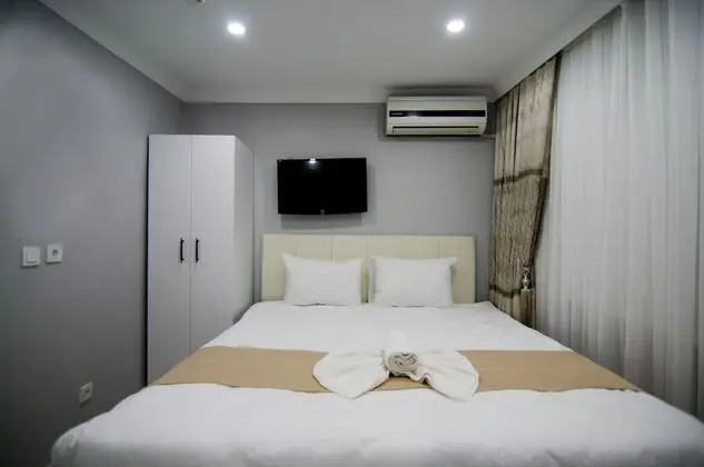(B) Standard Double Room