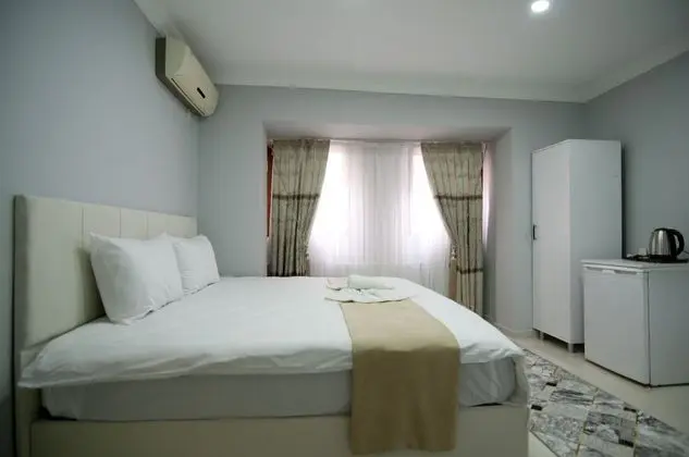 (B) Standard Double Room