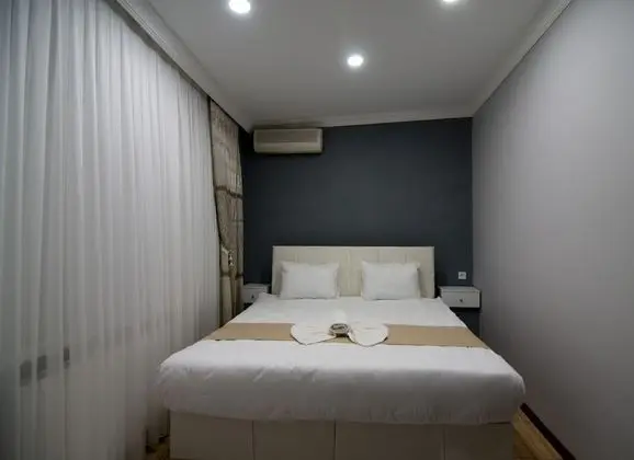 (B) Standard Double Room