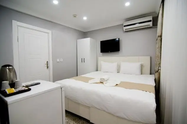 (B) Standard Double Room