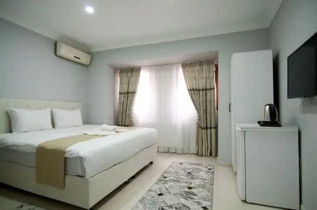 (B) Standard Double Room