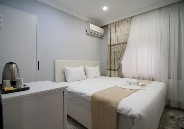 (B) Standard Double Room