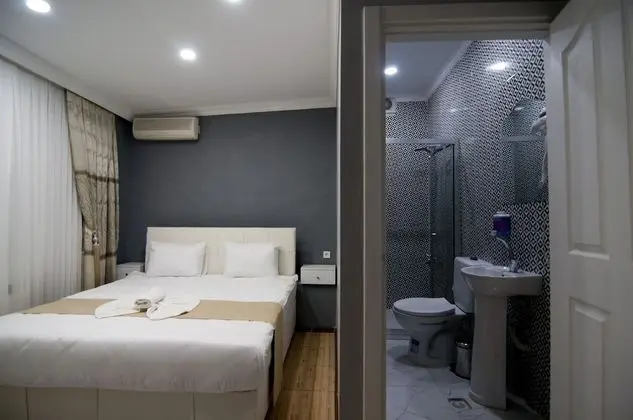 (B) Standard Double Room