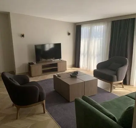 Double Suit, Havuz veya Bahçe Manzaralı
