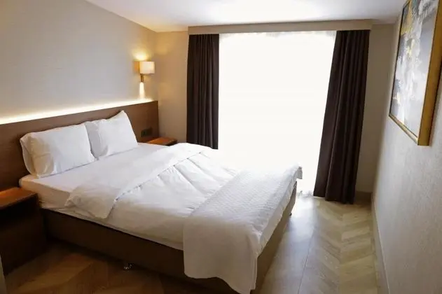 Double Suit, Havuz veya Bahçe Manzaralı