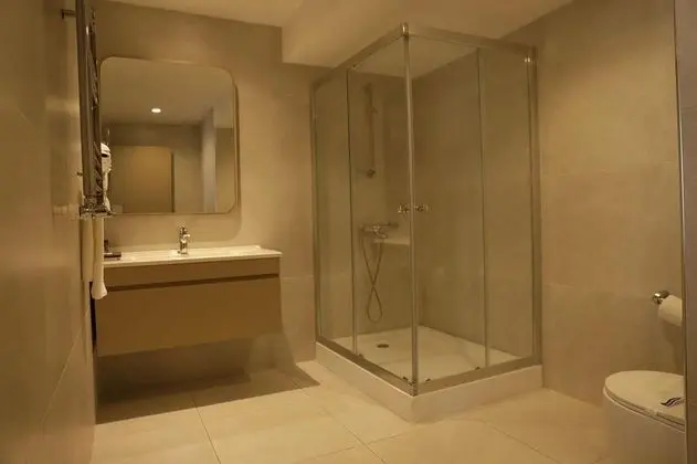 Double Suit, Havuz veya Bahçe Manzaralı