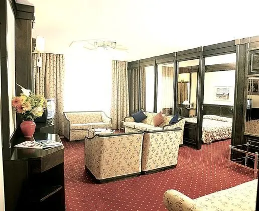 Royal Suit Room (Sea View- Old City View)