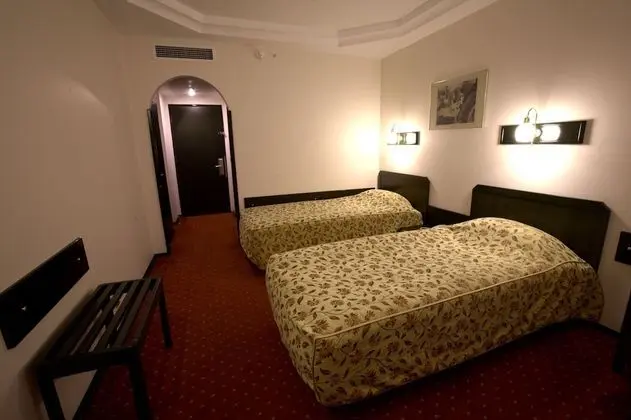 Üç Kişilik Oda