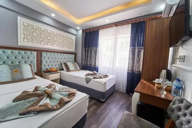 Triple, Şehir Manzaralı, Bir Büyük ve Bir Tek Kişilik Yataklı