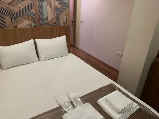 Ekonomik Üç Kişilik Oda, Manzarasız, Penceresiz