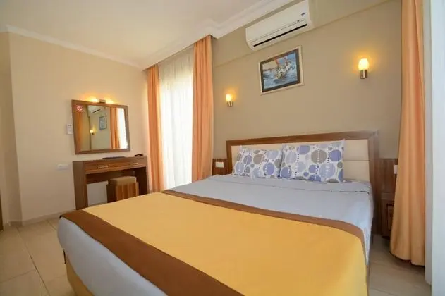 Standart Oda, Kara ve Havuz Manzaralı
