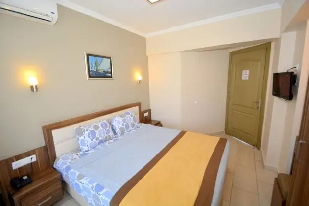 Standart Oda, Kara ve Havuz Manzaralı