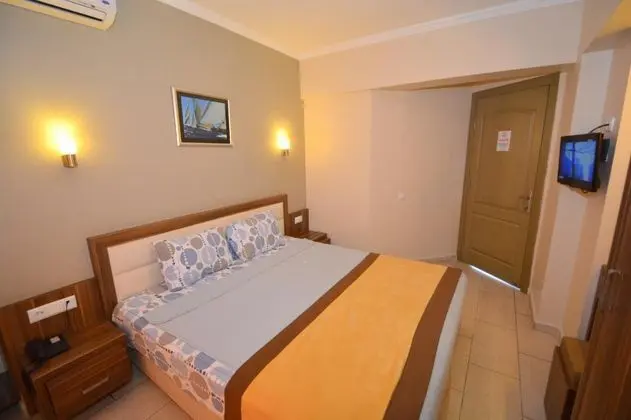 Standart Oda, Kara ve Havuz Manzaralı