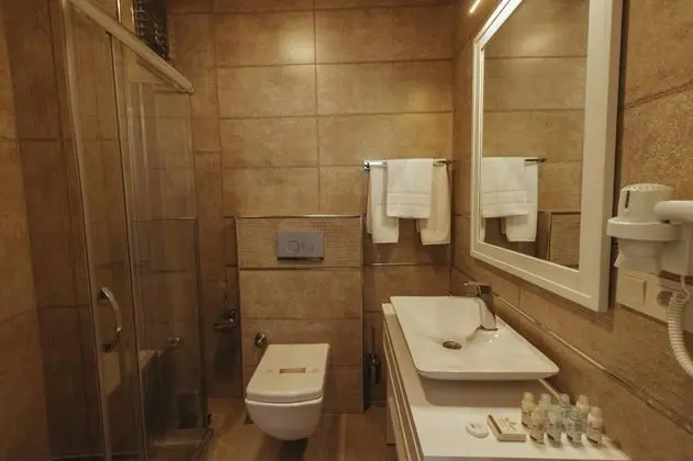 Triple, Sokak Manzaralı