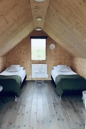 İki Ayrı Yataklı Oda, Ortak Banyo