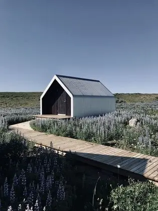 İki Ayrı Yataklı Oda, Ortak Banyo