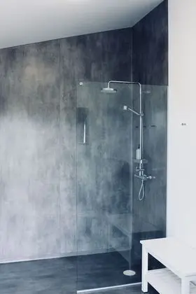 İki Ayrı Yataklı Oda, Ortak Banyo