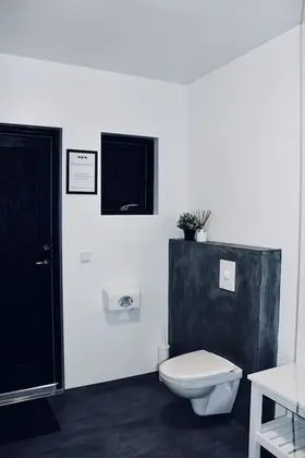 İki Ayrı Yataklı Oda, Ortak Banyo