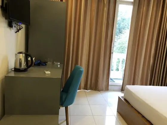Deluxe Tek Büyük Yataklı Oda, Balkon, Park Manzaralı