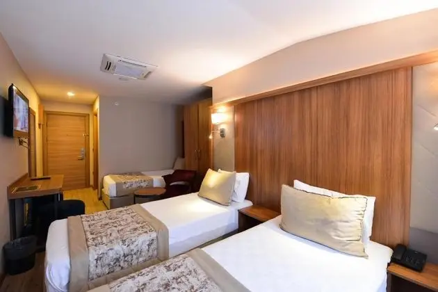 Triple, Şehir Manzaralı