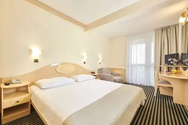 Classic room with balcony, sea side