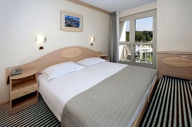 Classic room with balcony, sea side