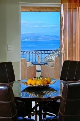 Odada yemek servisi
