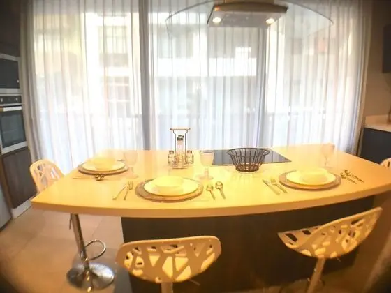 Daire, 2 Yatak Odası, Balkon