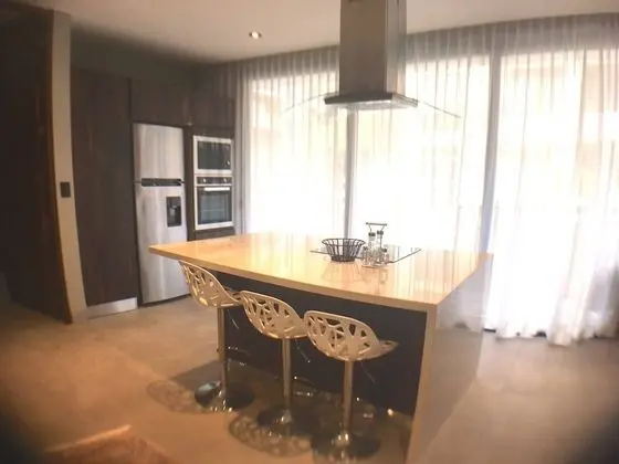 Daire, 2 Yatak Odası, Balkon
