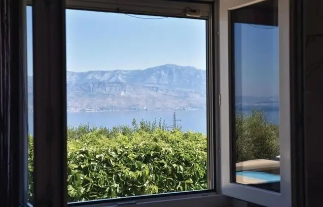 Ev (Ita - with pool and view - H(4+1))