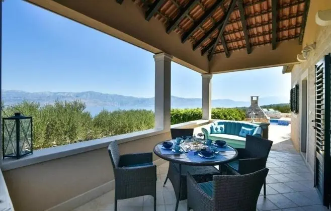 Ev (Ita - with pool and view - H(4+1))