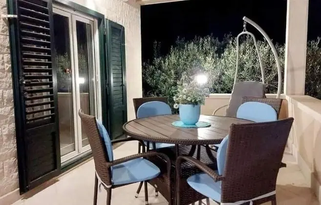 Ev (Ita - with pool and view - H(4+1))
