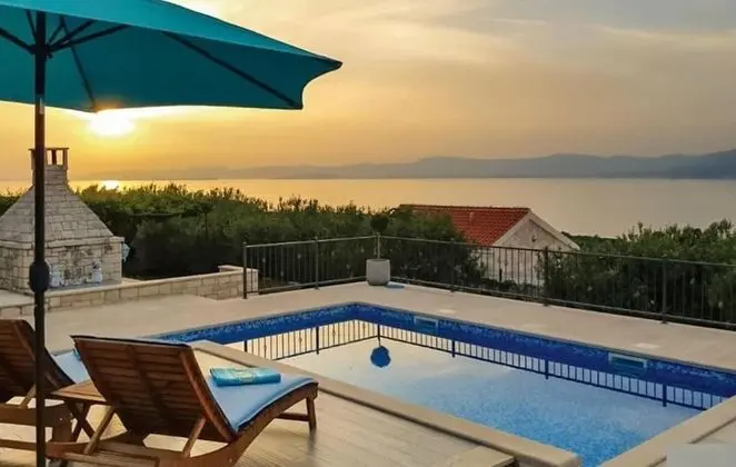 Ev (Ita - with pool and view - H(4+1))