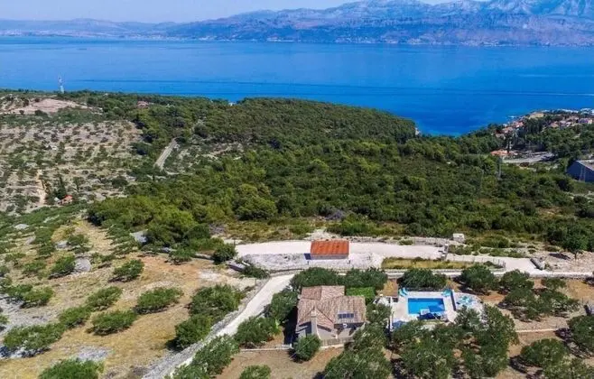 Ev (Ita - with pool and view - H(4+1))