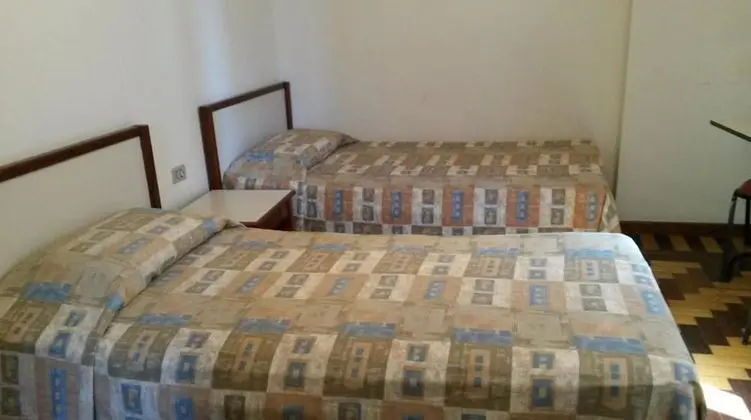 Üç Kişilik Oda