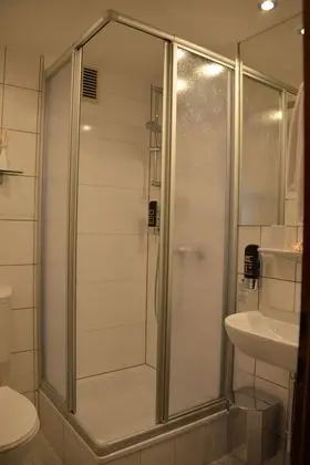 Standard Tek Büyük Yataklı Oda (Queensize Bed 140cm)