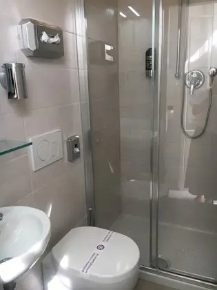 Comfort Tek Büyük veya İki Ayrı Yataklı Oda