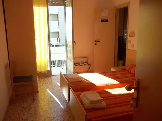 Tek Büyük veya İki Ayrı Yataklı Oda, Balkon