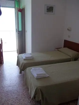 Tek Büyük veya İki Ayrı Yataklı Oda, Balkon