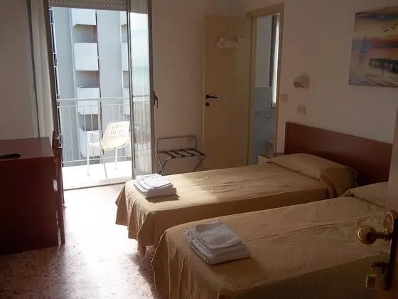 Tek Büyük veya İki Ayrı Yataklı Oda, Balkon