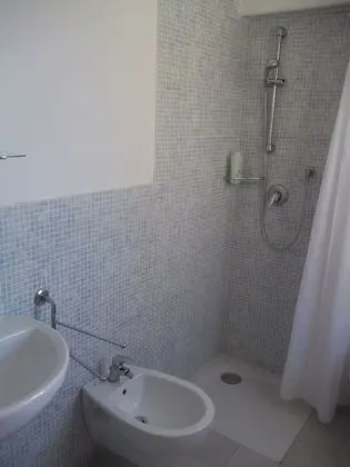 Üç Kişilik Oda, Balkon
