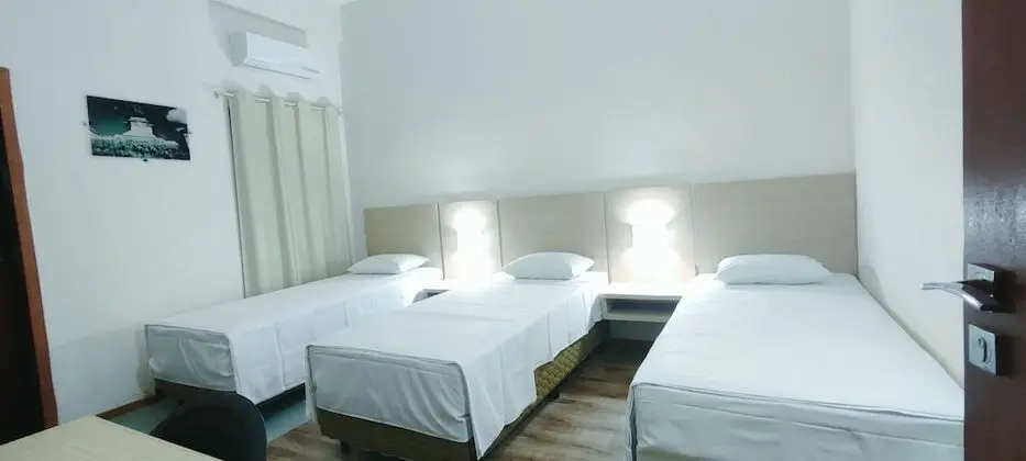 Traditional Üç Kişilik Oda
