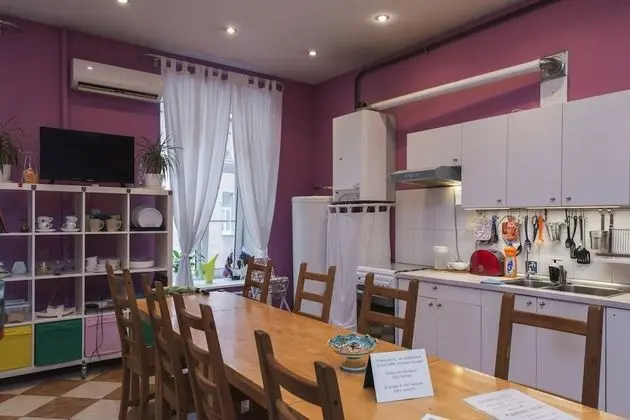 Standard Üç Kişilik Oda, Avlu Manzaralı