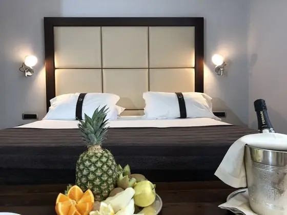 Business Tek Büyük Yataklı Oda