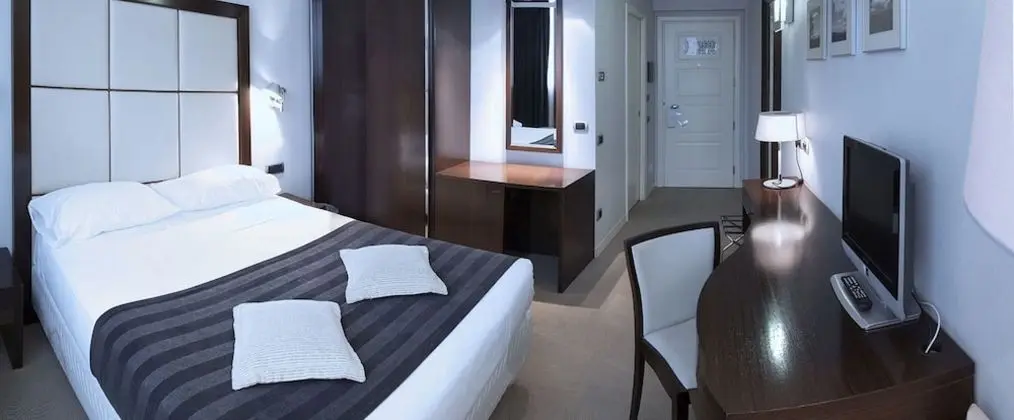 Business Tek Büyük Yataklı Oda