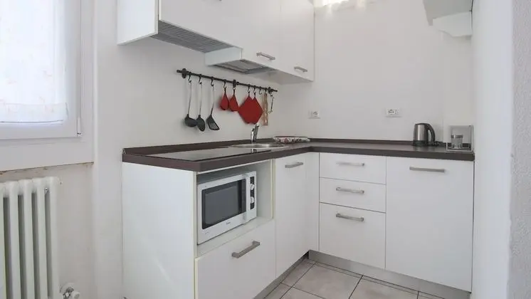 Apart Daire, 1 Yatak Odası, Mutfak, Avlu Manzaralı