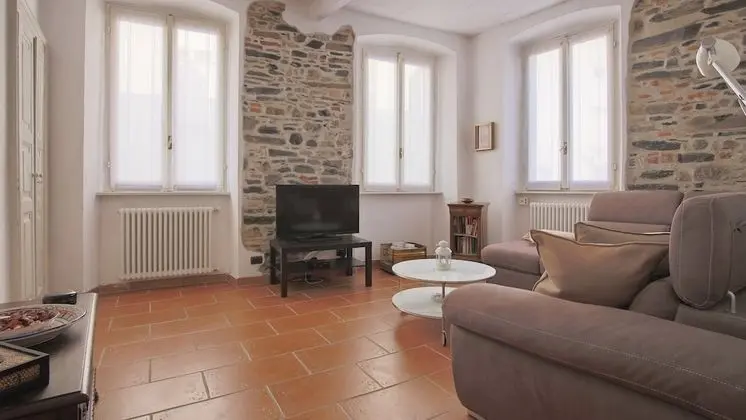 Apart Daire, 1 Yatak Odası, Mutfak, Avlu Manzaralı